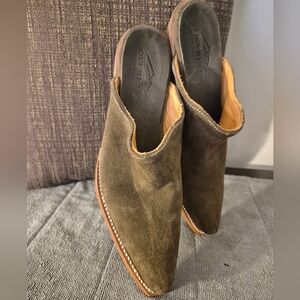 Overland Handcrafted Marie Nubuck Olive Leather Suede Mules Women's 8.5B